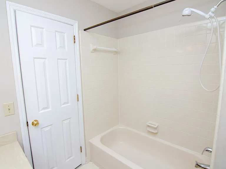 1144 Hunters Chase Dr — Photo 17