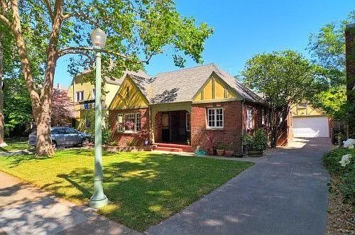 2501 Curtis Way photo 1