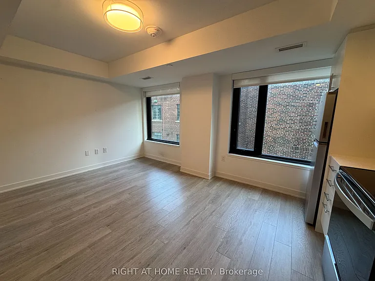 3 Strathgowan Ave #326 — Photo 8