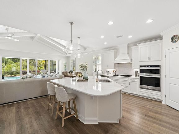 5th image of 8422 Island Breeze Ave