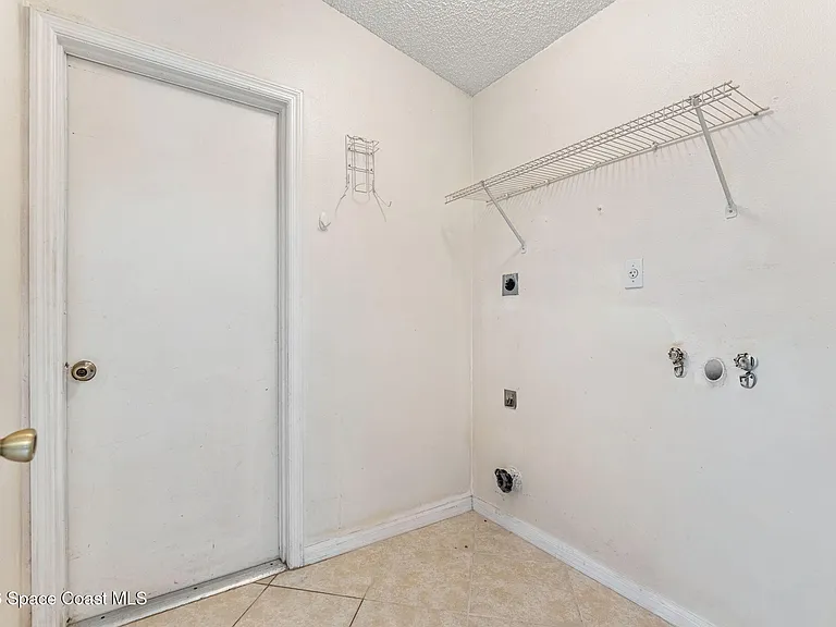 4211 Swanna Dr — Photo 28