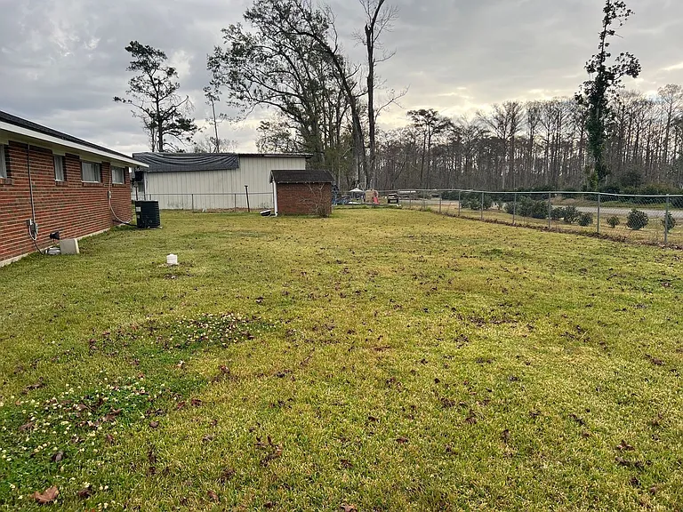 909 Green Rd — Photo 4