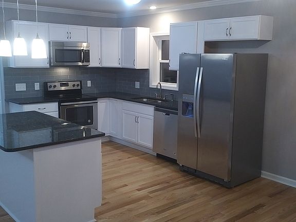 2nd image of 4243 Ivanhoe St