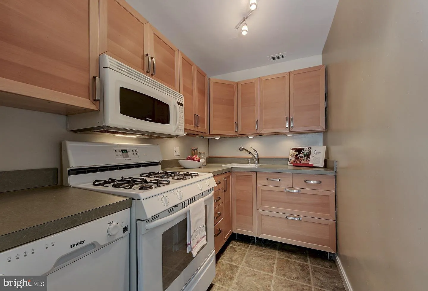 2829 Connecticut Ave NW — Photo 4