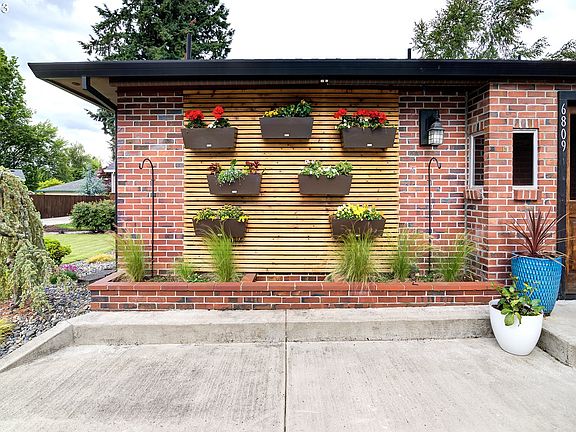 2nd image of 6809 NE 70th St