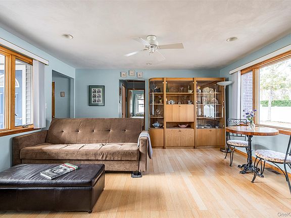 5th image of 21 Woodridge Road