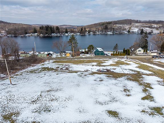 2nd image of 4268 Lake Rd