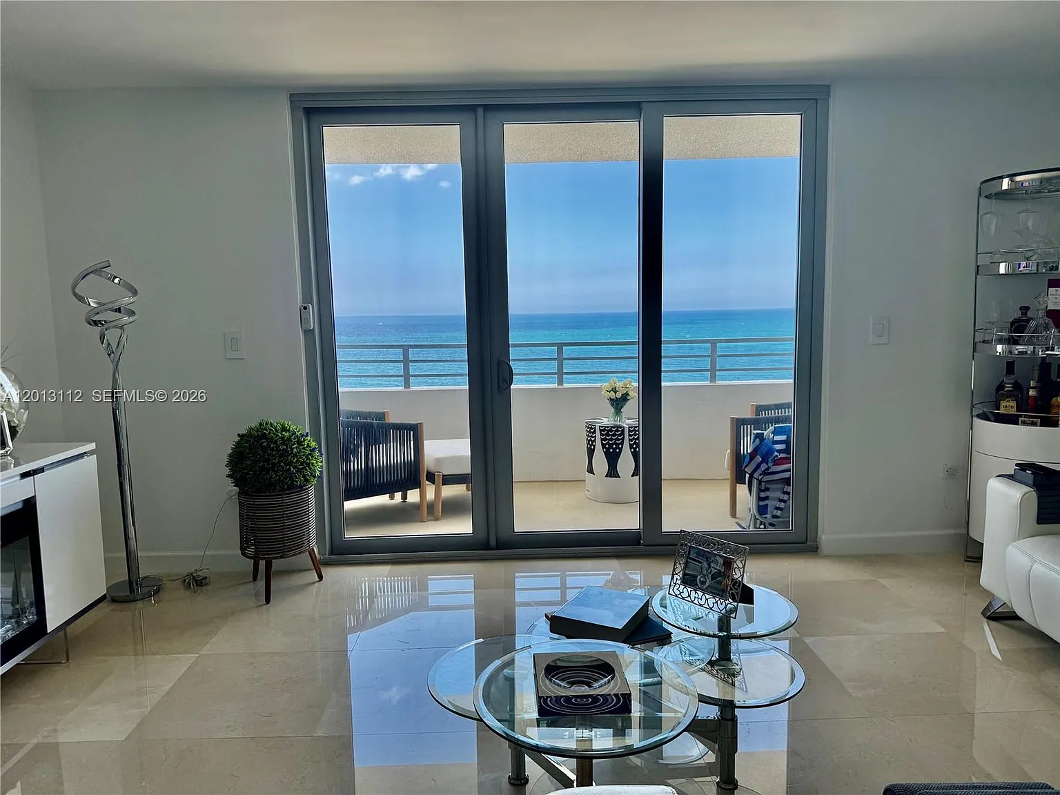 Oceanside Plaza Condo — Photo 3