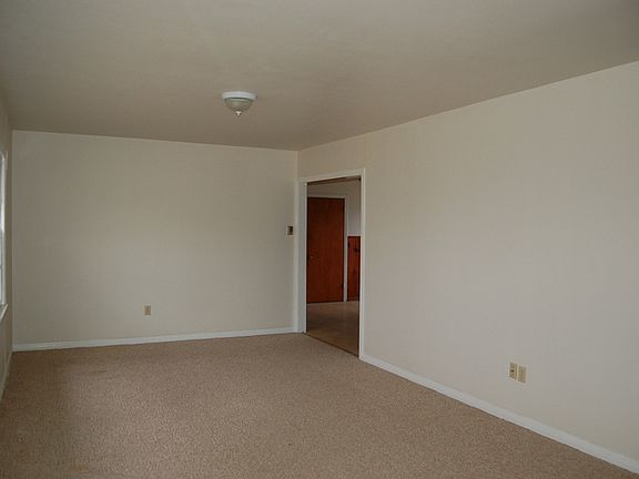 3rd image of 319 E Leon St