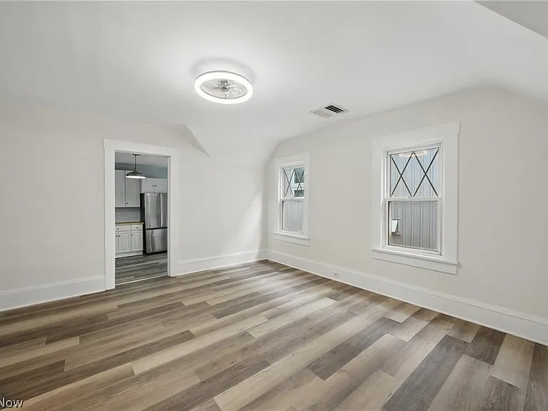 2471 Tremont Ave #UP — Photo 6