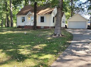 3284 Lake Rd, Mattoon, IL 61938