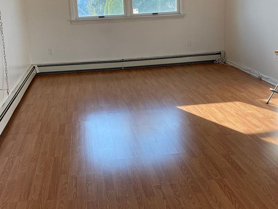1st image of 8 Crestvale Ter Floor 2