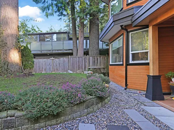4990 Capilano Rd, North Vancouver, BC V7R 4K6