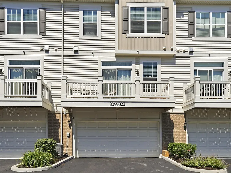 30W023 Brayman Ct — Photo 42