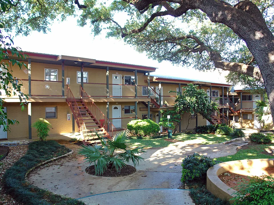 Building Photo 4