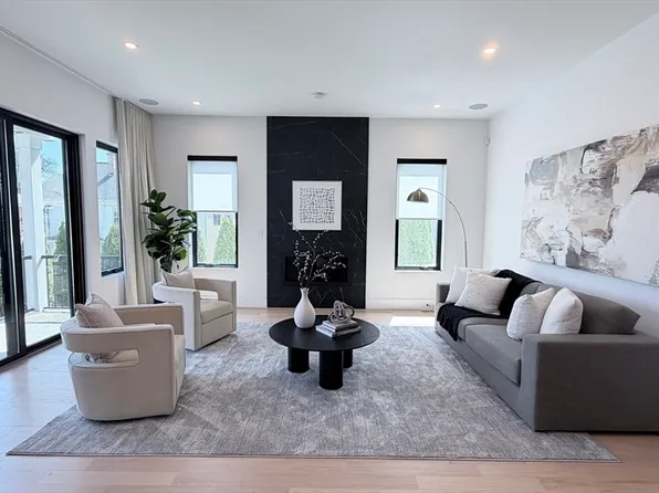 338 Nevada St #338, Newtonville, MA 02460