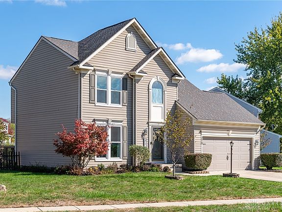 3rd image of 210 Holly Dr