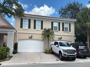 35 Laurel Oaks Cir, Tequesta, FL 33469