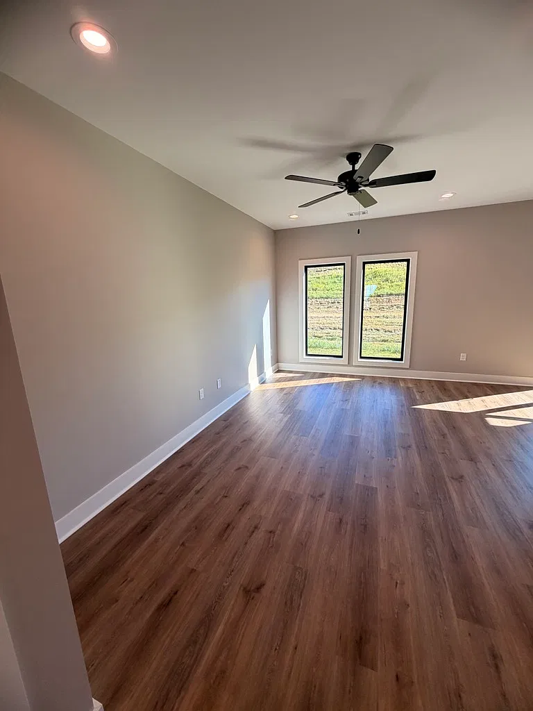 Luxurious 3 Bedroom Townhome — Photo 2