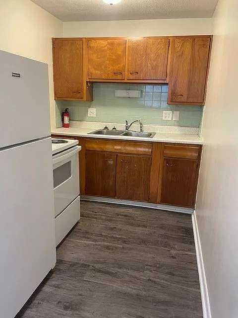 230 1st Dr SE — Photo 3