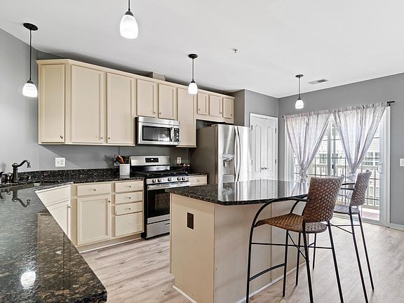 2nd image of 15321 Leicestershire St