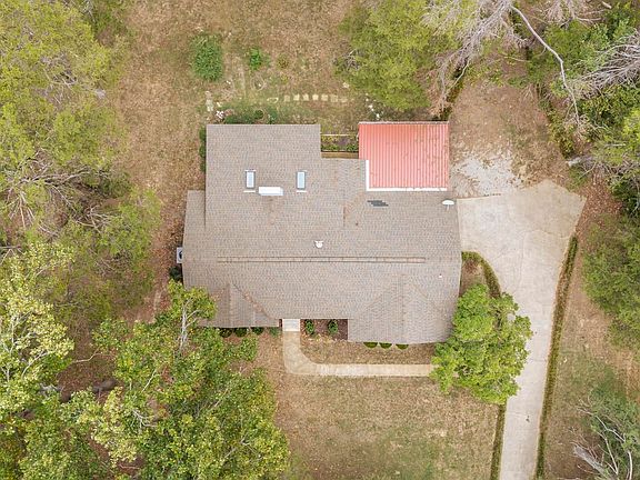 2nd image of 70 Holt St