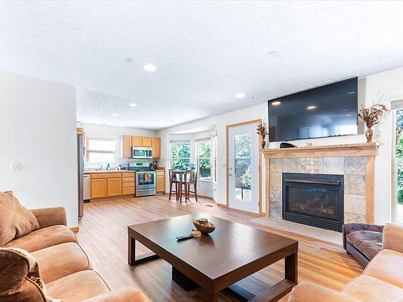 3rd image of 317 Stonhope Dr