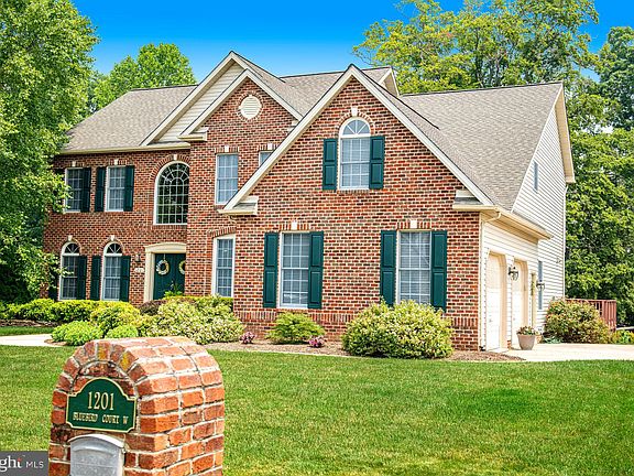 2nd image of 1201 Bluebird Ct W