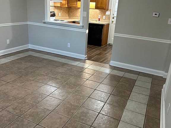 4th image of 110 Juniper Ln #A