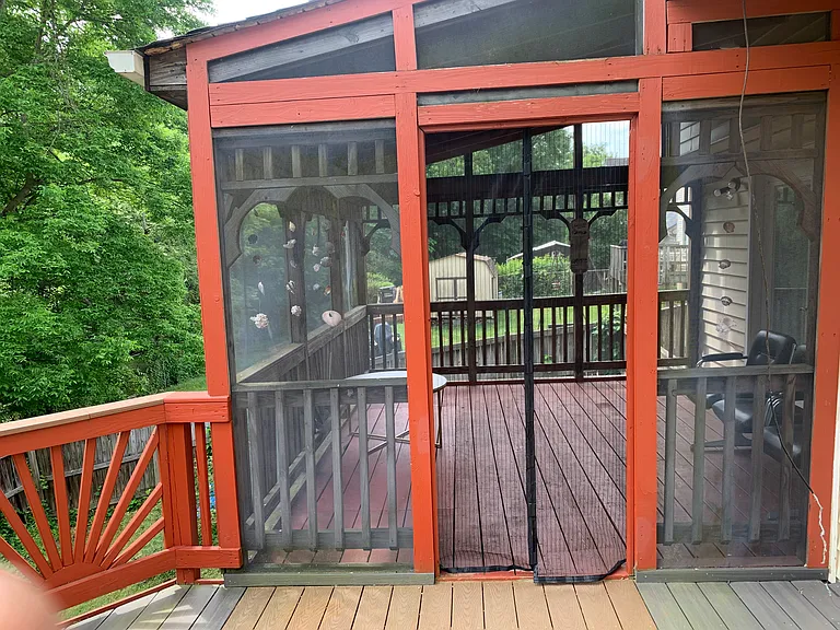Outside view of the screened in balcony