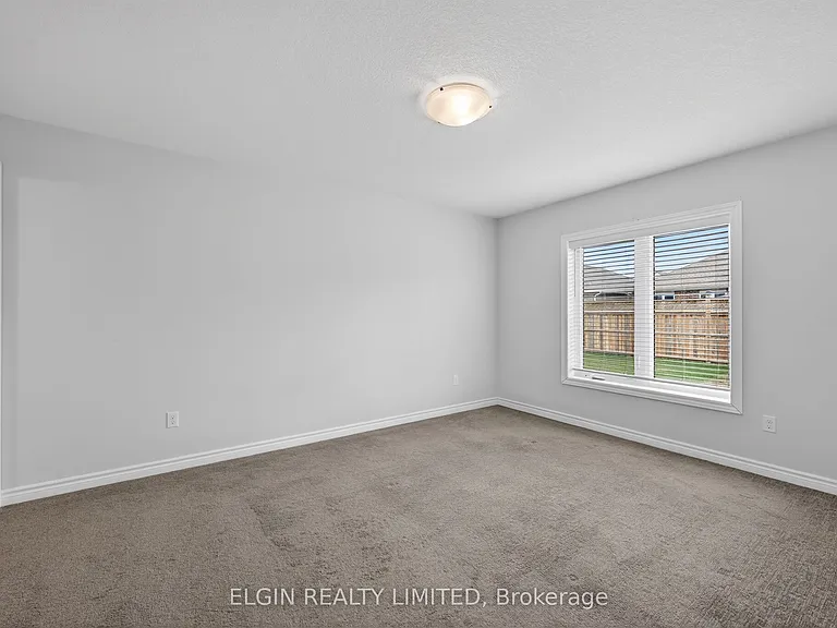 92 Renaissance Dr — Photo 14