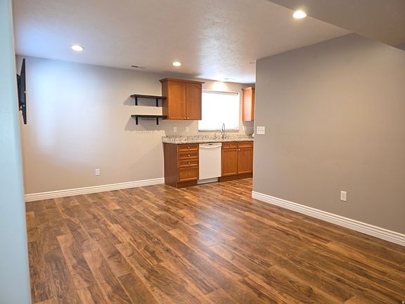 3rd image of 662 S Plum Creek Ln