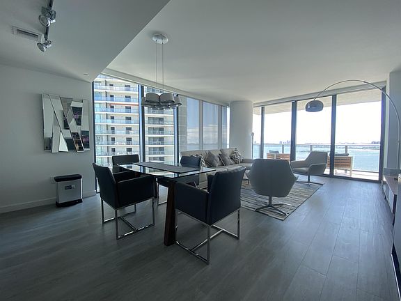 5th image of 650 NE 32nd St APT 1-2207