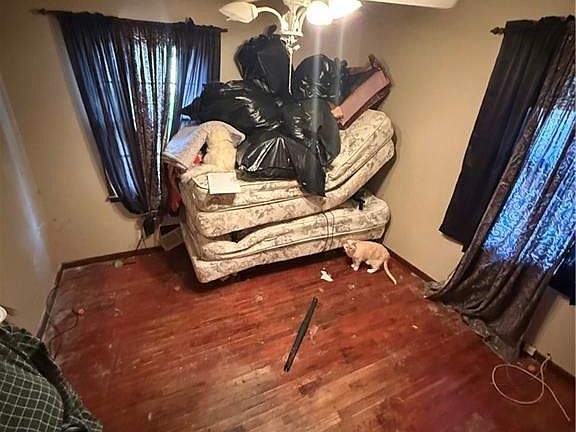 4th image of 6824 W 77th St