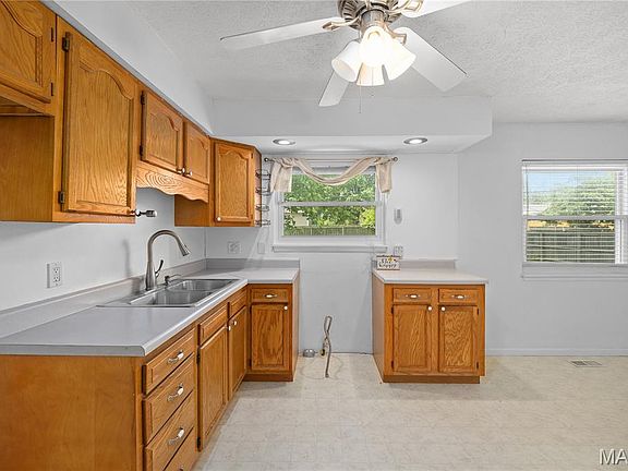 4th image of 7732 Redbird Ln