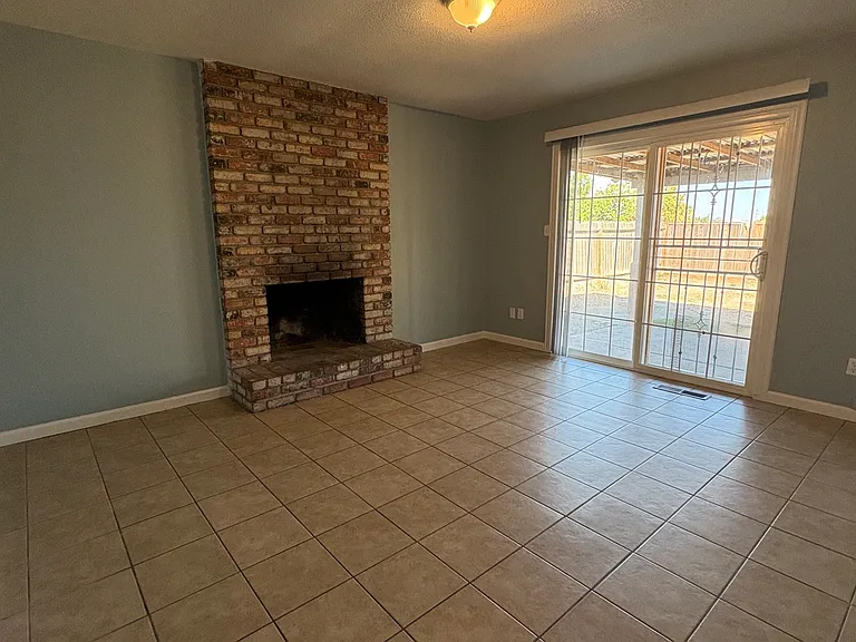 3496 Crestview Dr — Photo 8