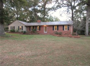 2504 Carbonton Rd, Sanford, NC 27330