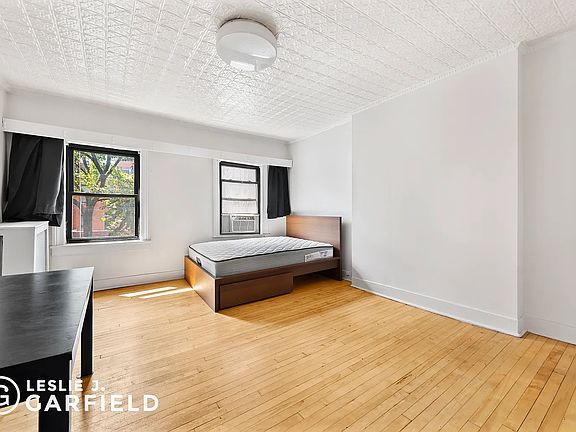 5th image of 68 E 127th St