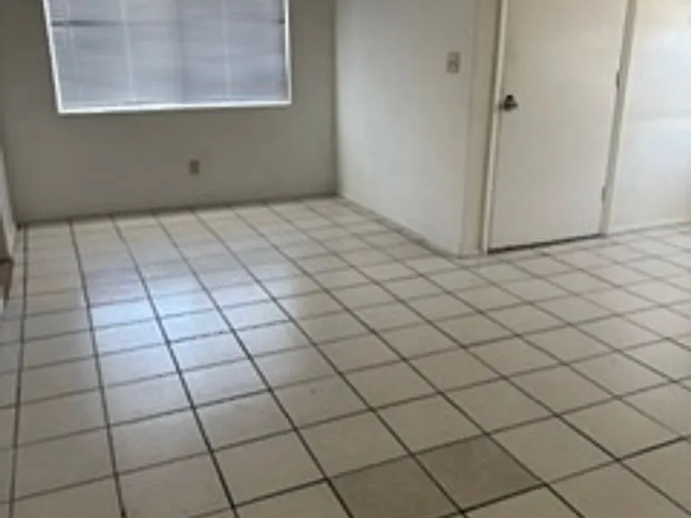 20744 Thunderbird Rd — Photo 2