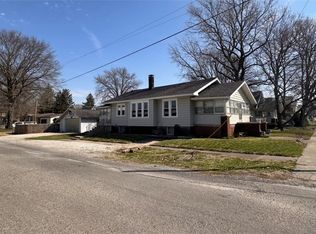 309 W North St, Stonington, IL 62567