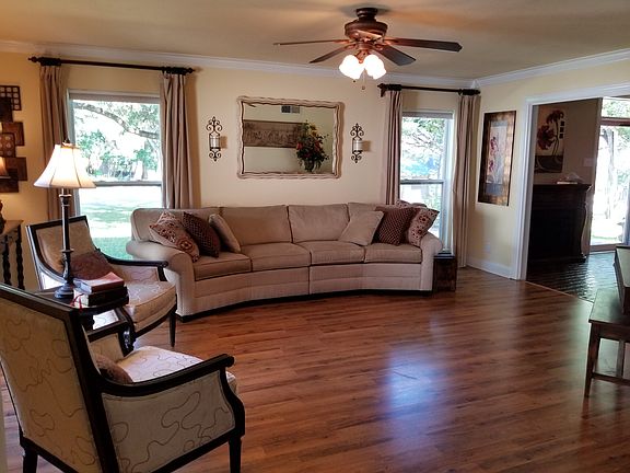5th image of 921 Rosemary Dr