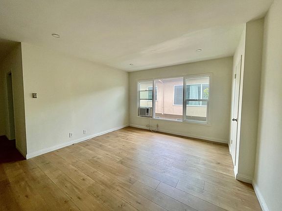 5th image of 1114 S Sherbourne Dr APT 6