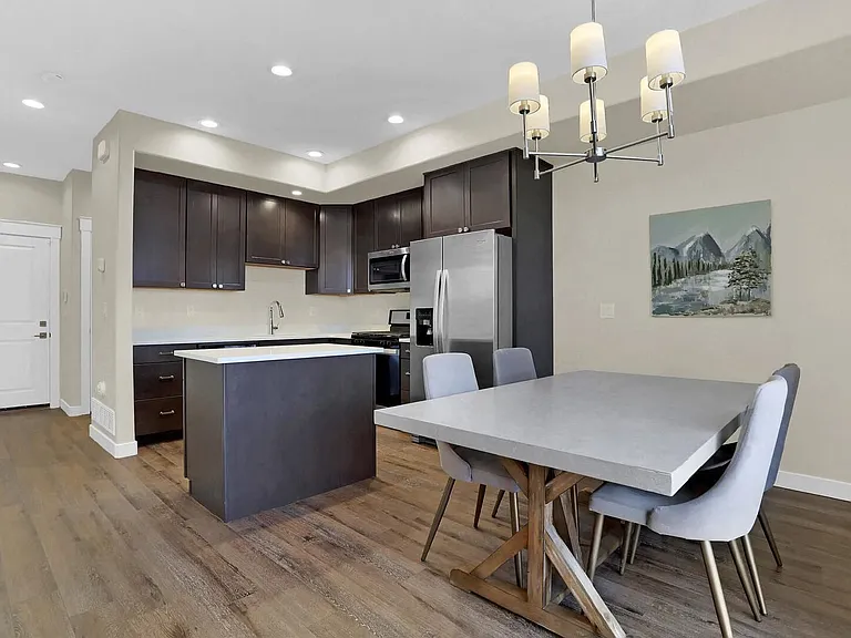 3792 Venice Grv — Photo 6