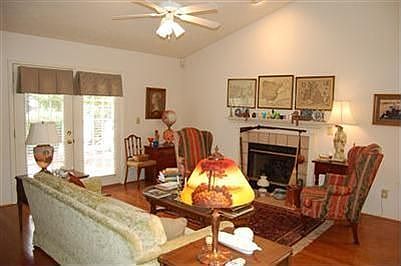 2nd image of 6800 Wembley Cir