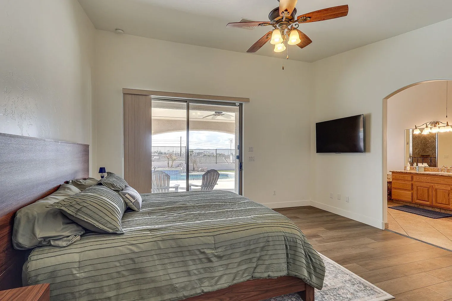 3 bed, 3.0 bath, 2217 sqft, $3,657 — Photo 4