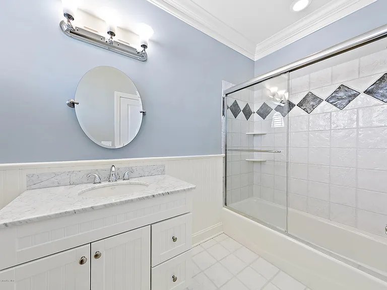 30 Columbus Dr — Photo 39