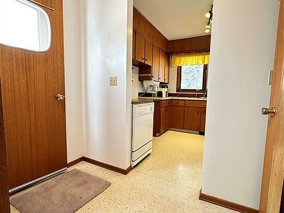3rd image of 312 Clover St