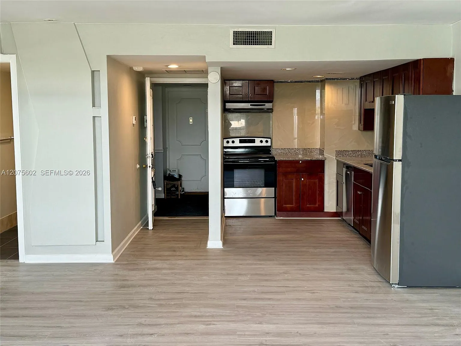 Cristal Shores Condo — Photo 3