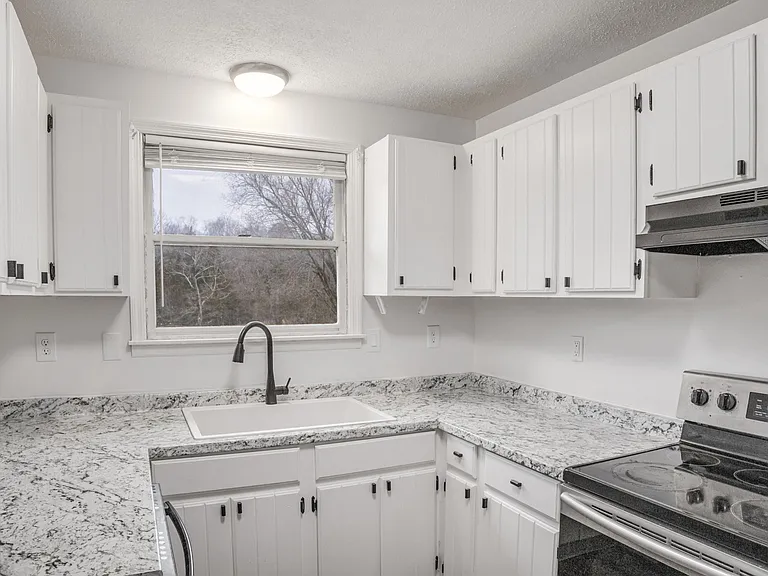 155 Covington Ln — Photo 3