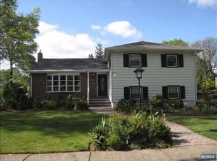 340 Beechwood Rd, Oradell, NJ 07649